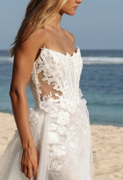 Свадебное платье «Лауна со шлейфом»