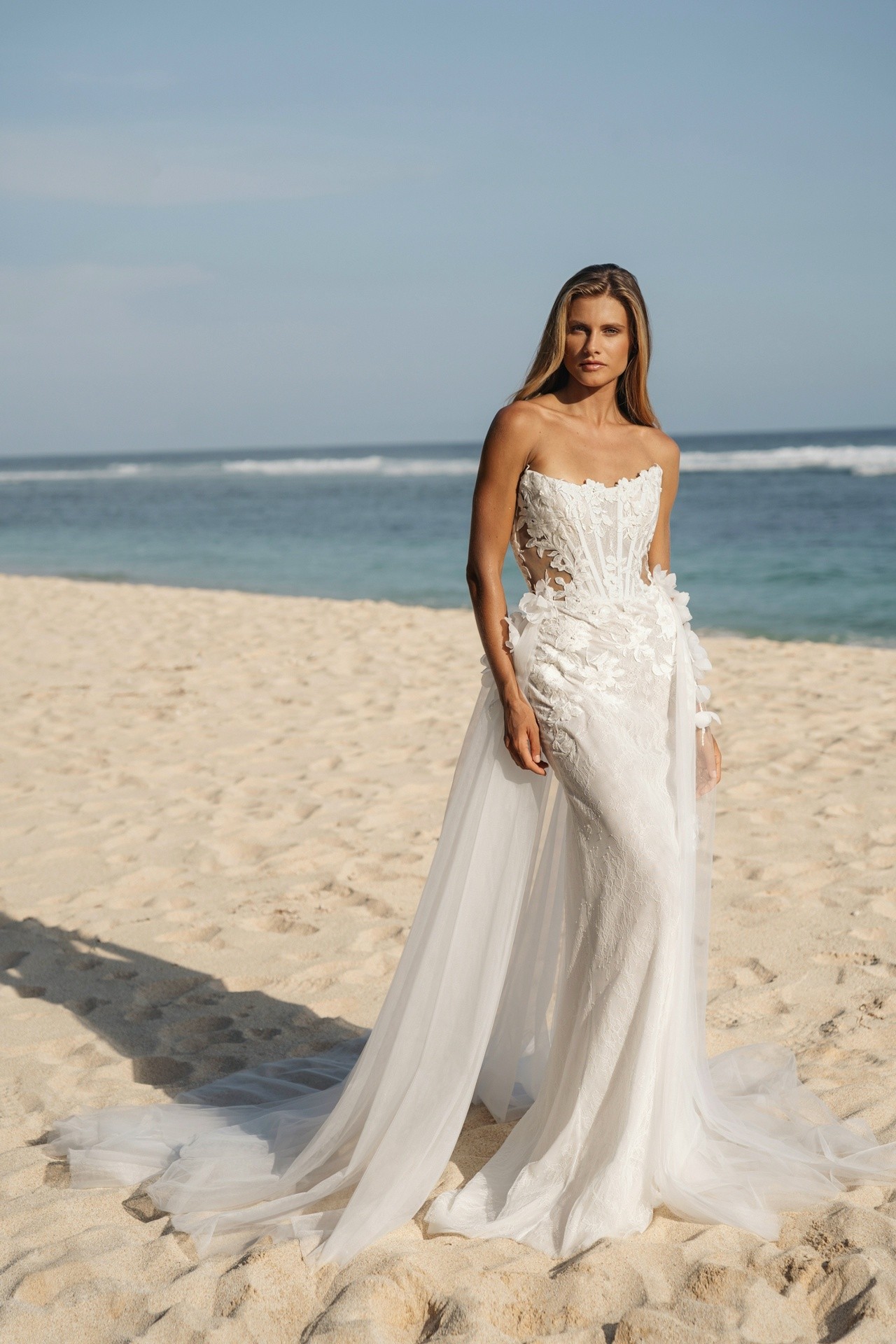 Свадебное платье «Лауна со шлейфом»