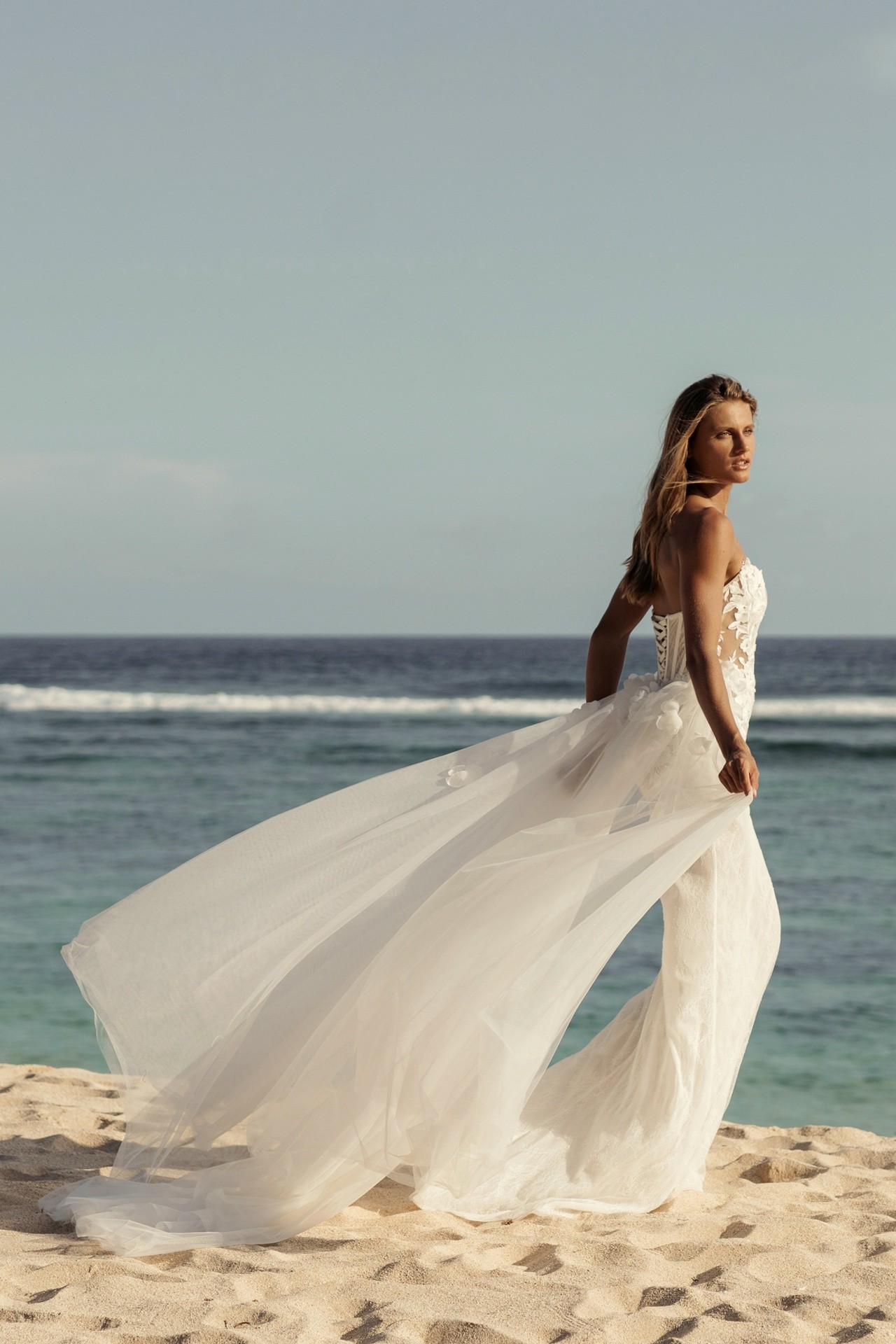 Свадебное платье «Лауна со шлейфом»